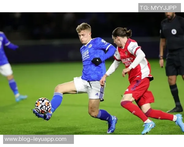 奥孔科沃扑救哈钦森点球成功助球队晋级两位阿森纳旧将再度交锋 奥孔科沃扑救哈钦森点球成功助球队晋级两位阿森纳旧将再度交锋