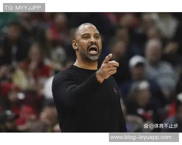 亚当斯解析双塔阵容策略强调防守节奏与进攻对位优势的重要性